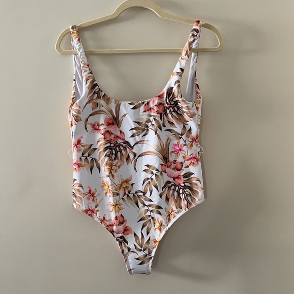 Billabong Low Back Tropical One Piece - NWT! Large - Picture 5 of 12